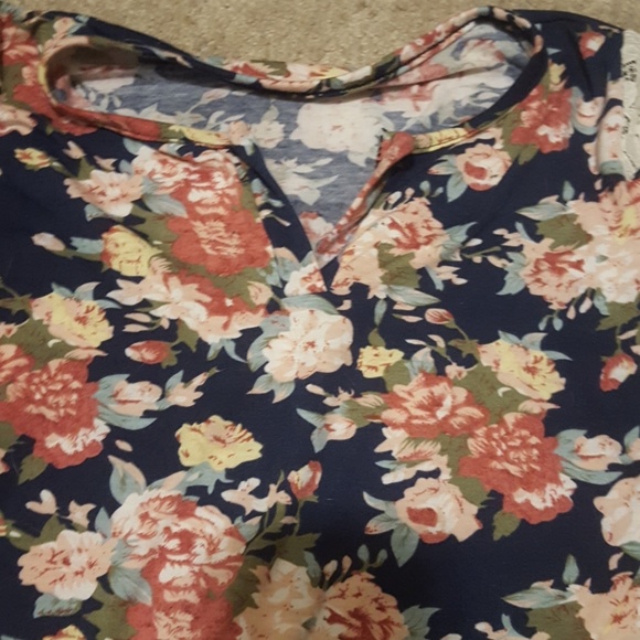 Shirt - Picture 3 of 4